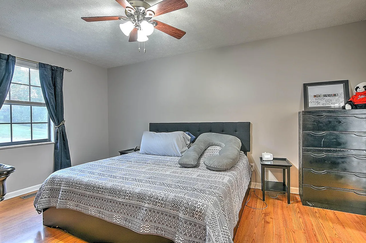 3 bed, 1144 sqft, $1,975 — Photo 4