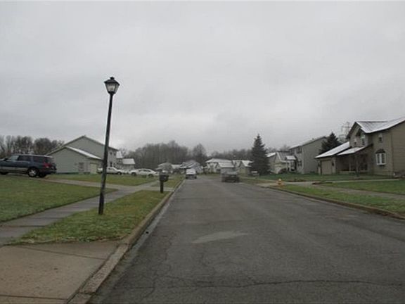 5th image of 215 Beachwood Dr