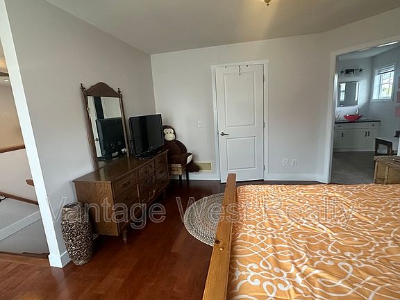 3rd image of 1376 Glenview Ave #2