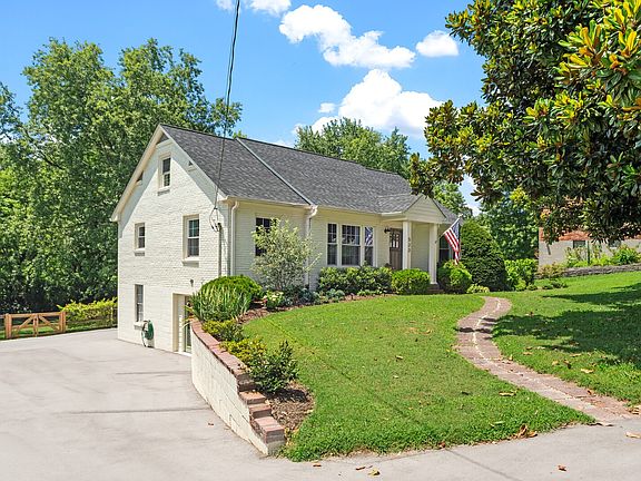 3rd image of 523 Crieve Rd