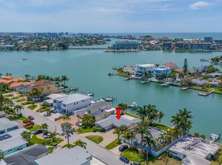 11200 6th St E, Treasure Island, FL 33706