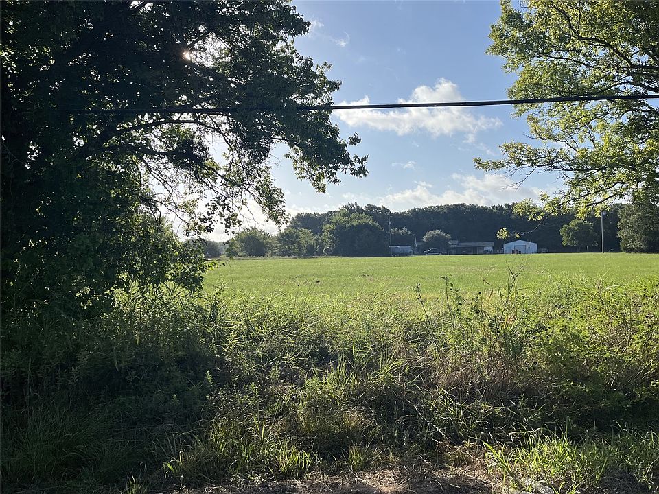 2nd image of 210 Tomahawk Dr