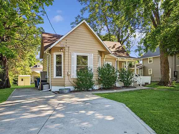 3rd image of 1903 Mondamin Ave