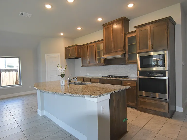 2900 Bluff Creek Dr — Photo 9