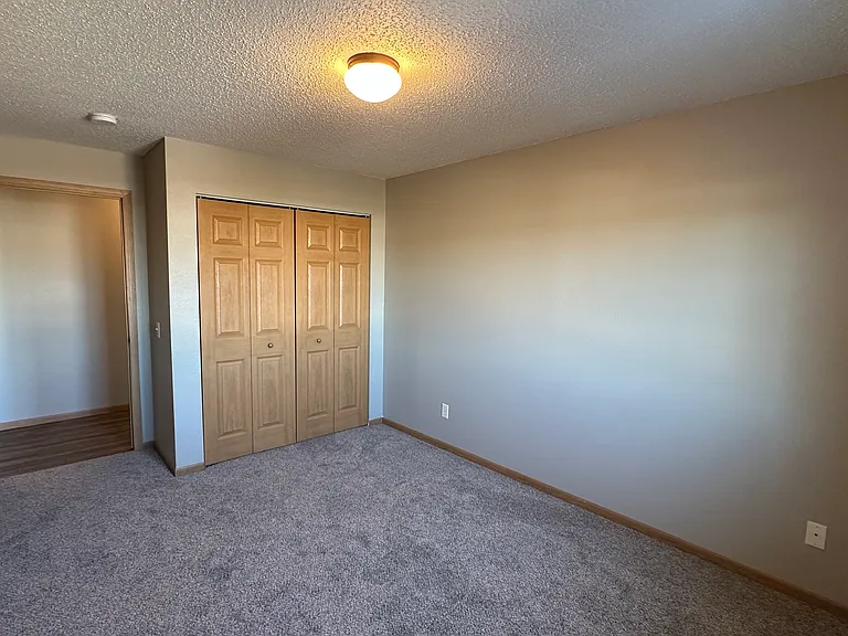 Meadowlark Apartments — Photo 9