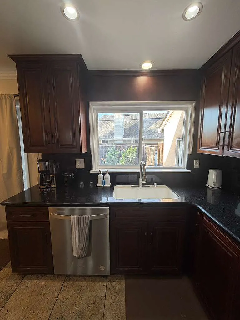 4 bed, 2900 sqft, $9,000 — Photo 4