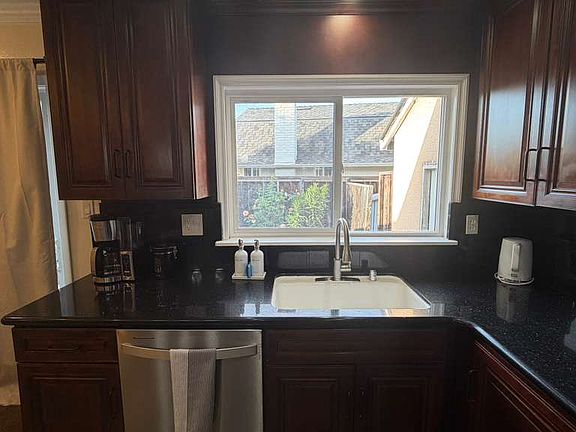 4th image of 576 Pomeroy Ave