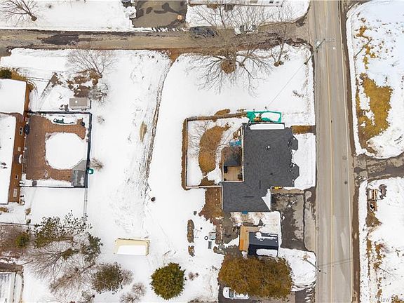 5th image of 30 Carleton St