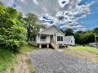 32 Lewis St, Canton, NC 28716