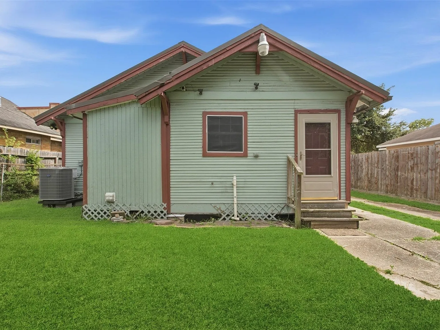 2 bed, 1.0 bath, 1320 sqft, $1,400 — Photo 4