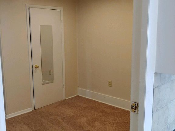 4th image of 201 Valley St APT 1