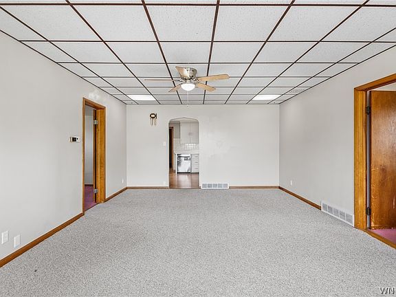 5th image of 30 Meadowlawn Rd