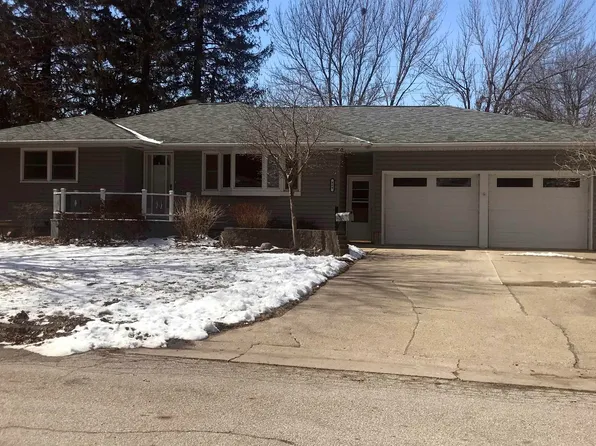 809 5th St SW, Hampton, IA 50441