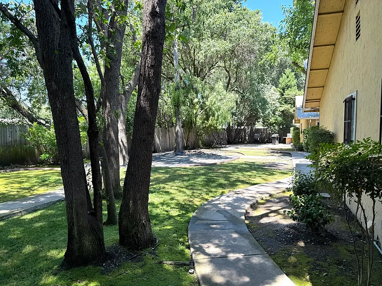 8815 Kelley Dr — Photo 27