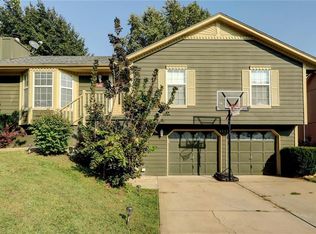 3317 S Bryn Mawr Dr, Independence, MO 64057