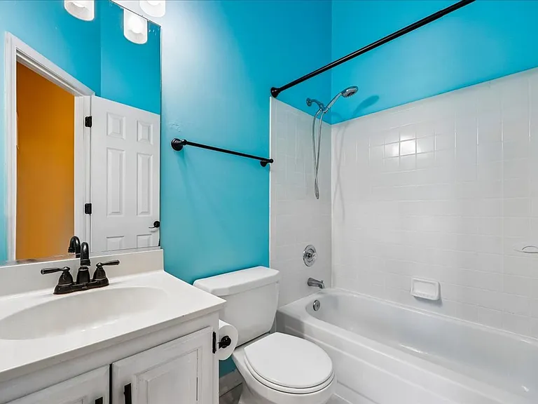 6630 Commodore Ct — Photo 21