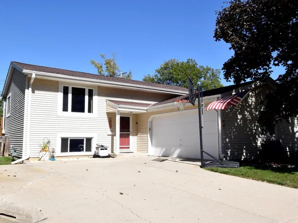 11020 West Parnell AVENUE, Hales Corners, WI 53130
