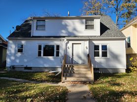 2612 1st Ave NE, Cedar Rapids, IA