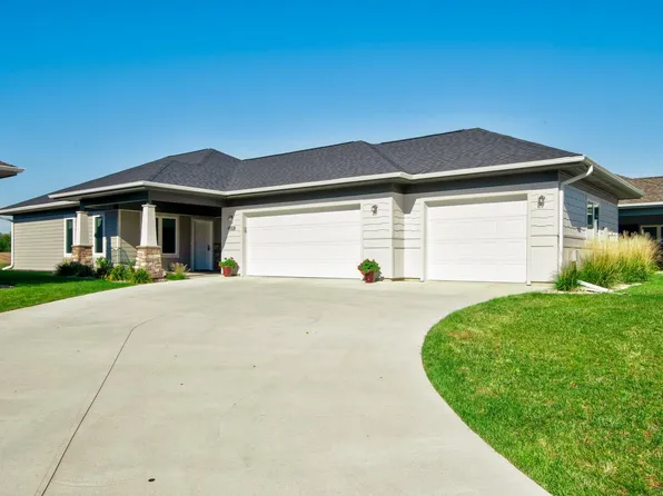 4508 Tallgrass Cir, Spirit Lake, IA 51360