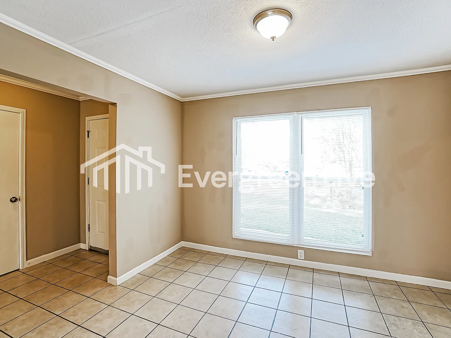 3 bed, 2.0 bath, 1335 sqft, $1,545 — Photo 3