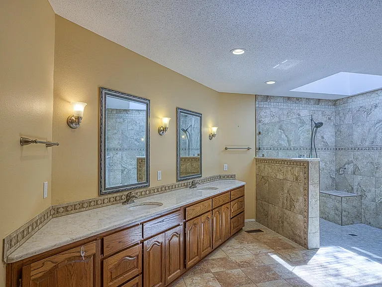 46 Acceso Cir — Photo 18
