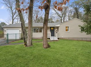 734 Mill Rd, Riverhead, NY 11901