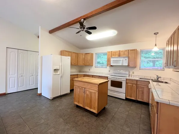 150 Sawdust Alley, Townshend, VT 05353