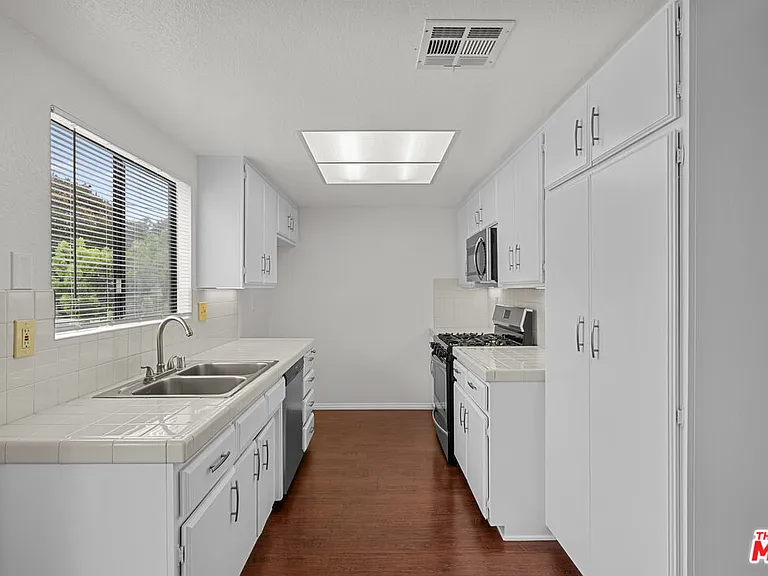 417 N Alhambra Ave #B — Photo 13