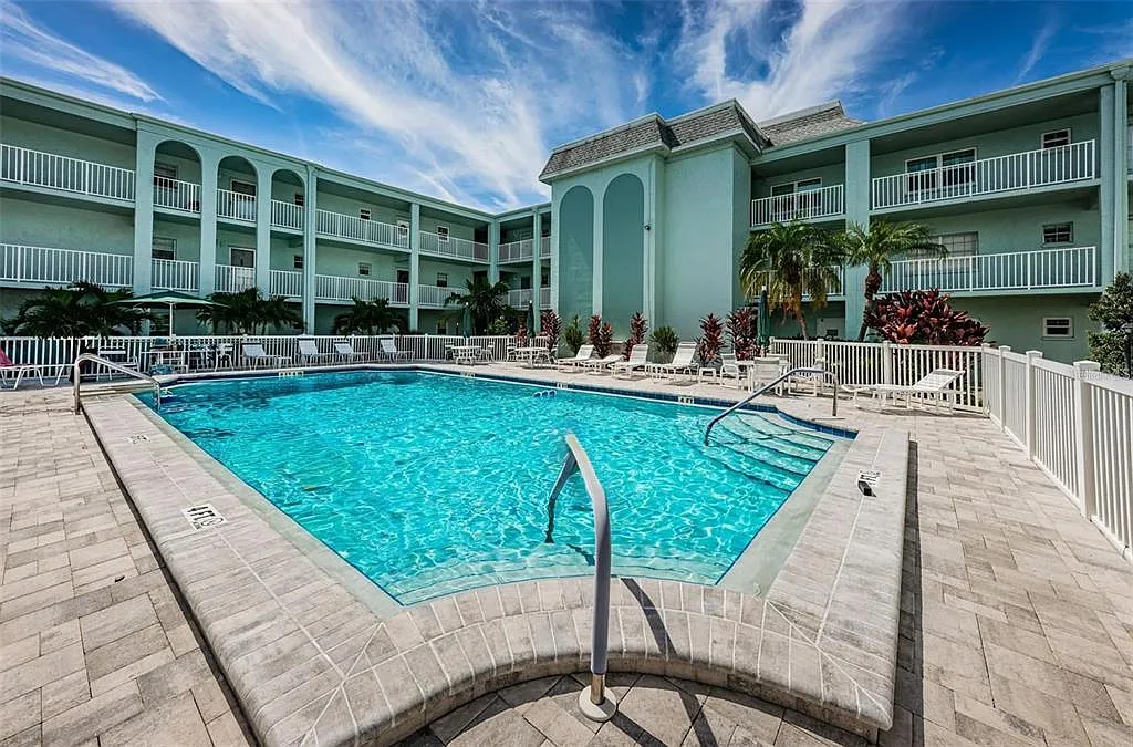 2 bed, 2.0 bath, 1200 sqft, $1,800 — Photo 1