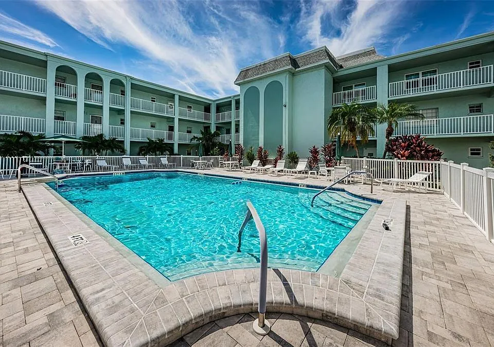 1706 Belleair Forest Dr #136