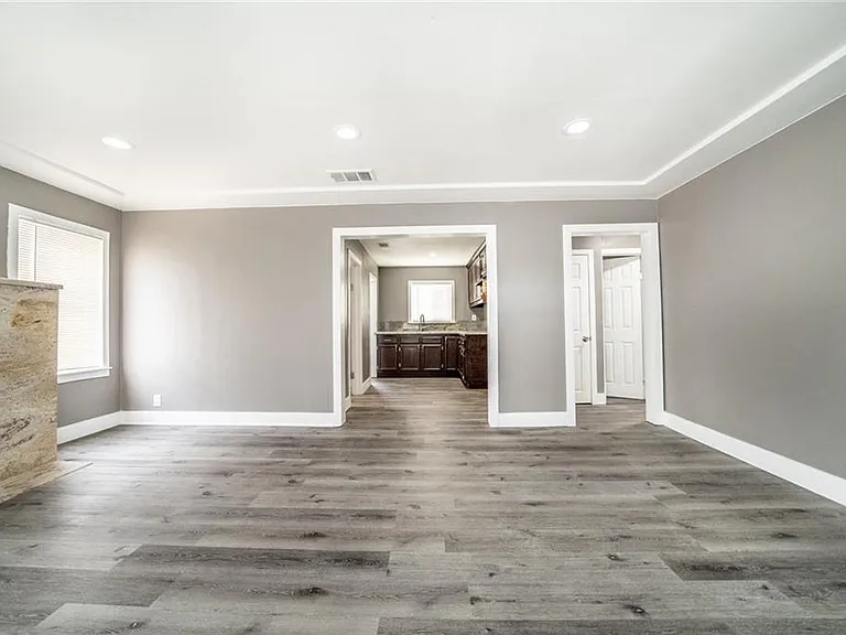 1412 W Colegrove Ave — Photo 13
