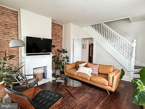 3rd image of 4236 Falls Rd