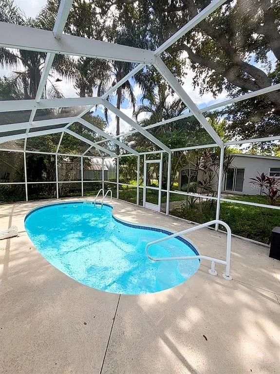 3 bed, 2.0 bath, 1388 sqft, $2,650 — Photo 2