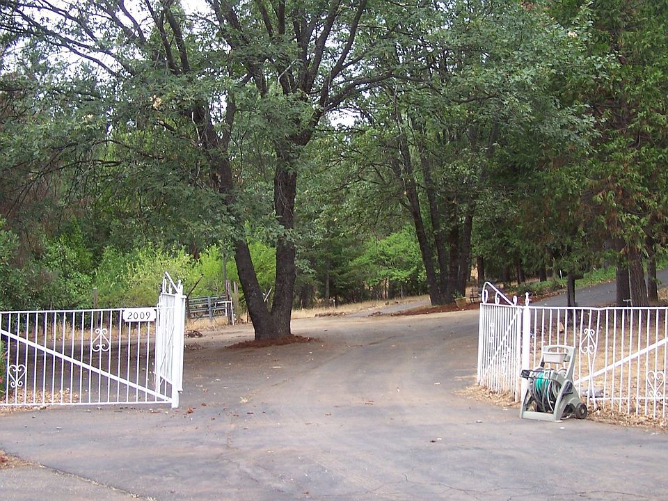 Gate to main entrance.
