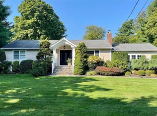91 Centerport Rd, Centerport, NY 11721