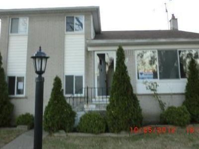 22127 Melrose Ct, Eastpointe, MI, 48021