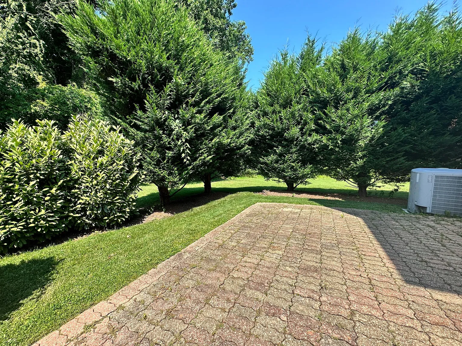 3 bed, 2054 sqft, $3,100 — Photo 4