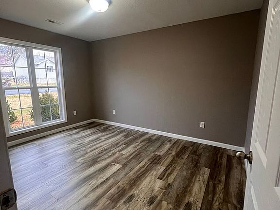 4th image of 310 Sunny Valley Ln