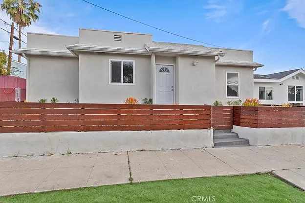 3 bed, 854 sqft, $4,300 — Photo 4