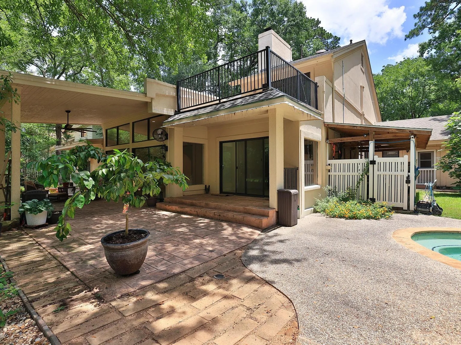 5 bed, 5.5 bath, 3501 sqft, $5,200 — Photo 3