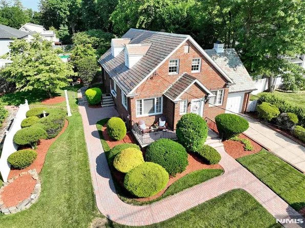 10 Glenwood Avenue, Leonia, NJ 07605
