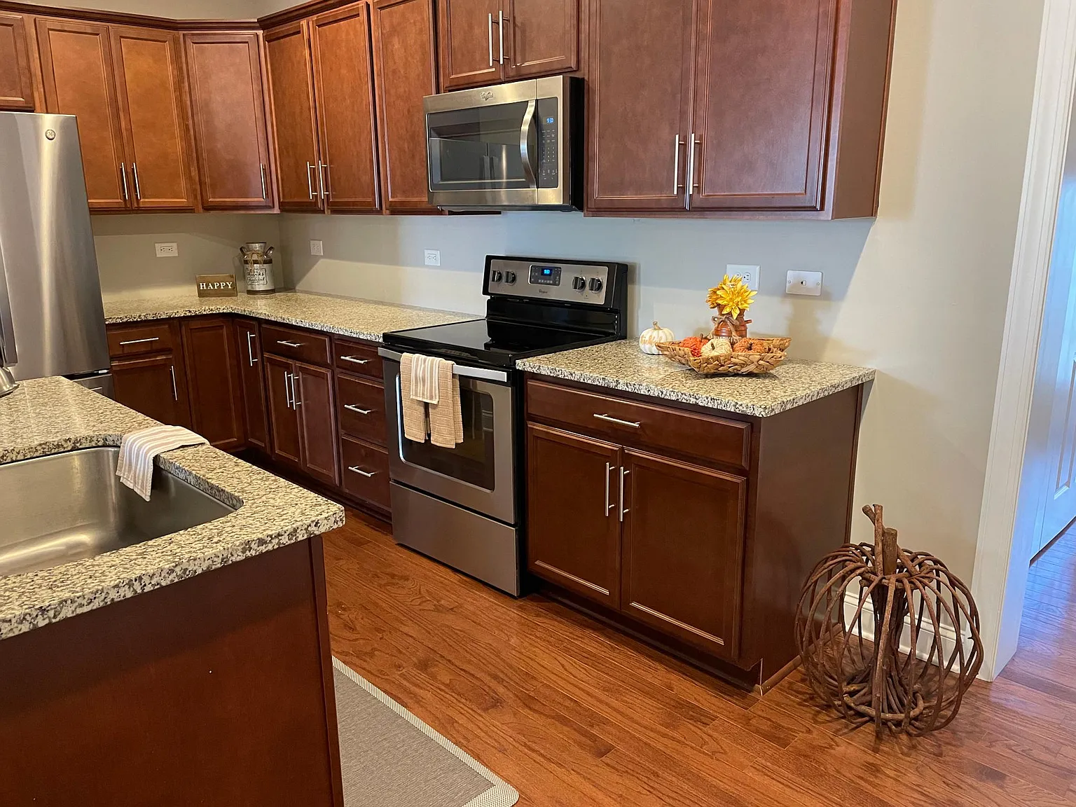 3 bed, 2.5 bath, 1637 sqft, $1,925 — Photo 4