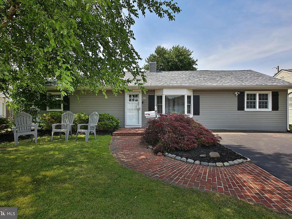 1st image of 423 Chelsea Rd