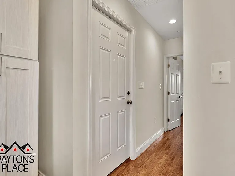 332 19th St NE — Photo 17