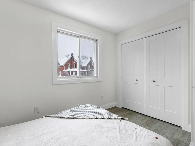 77 Lancaster St W #5 — Photo 8