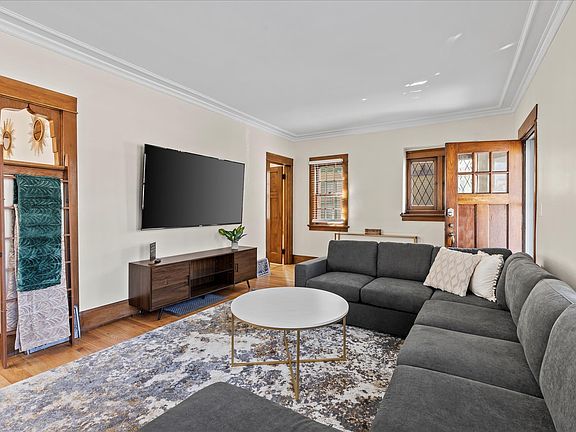 4th image of 2015 E Kenwood Blvd