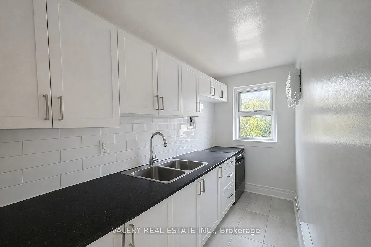 Building Photo - 391 Sherbourne St #410