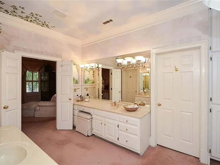 1640 Lazy River Ln — Photo 40