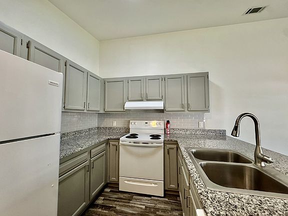 5th image of 8131 Sunset Ave #B