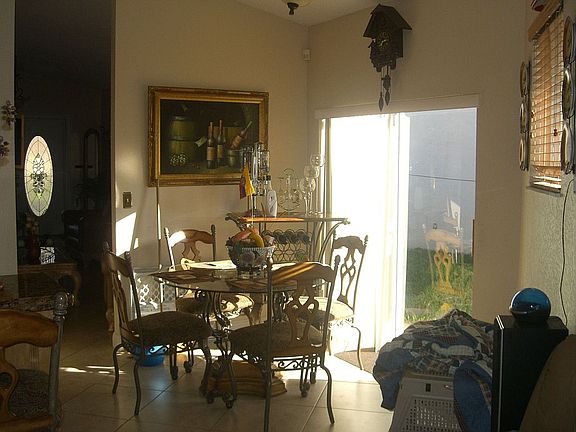 AXULIAR DINING
